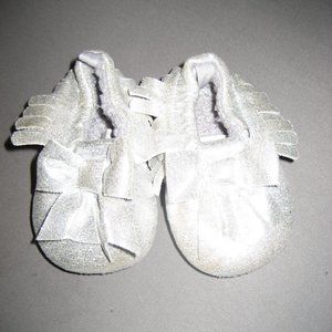 SG Footwear Size 2 Silver Moccasins Elastic Fringe Infant Baby NEW